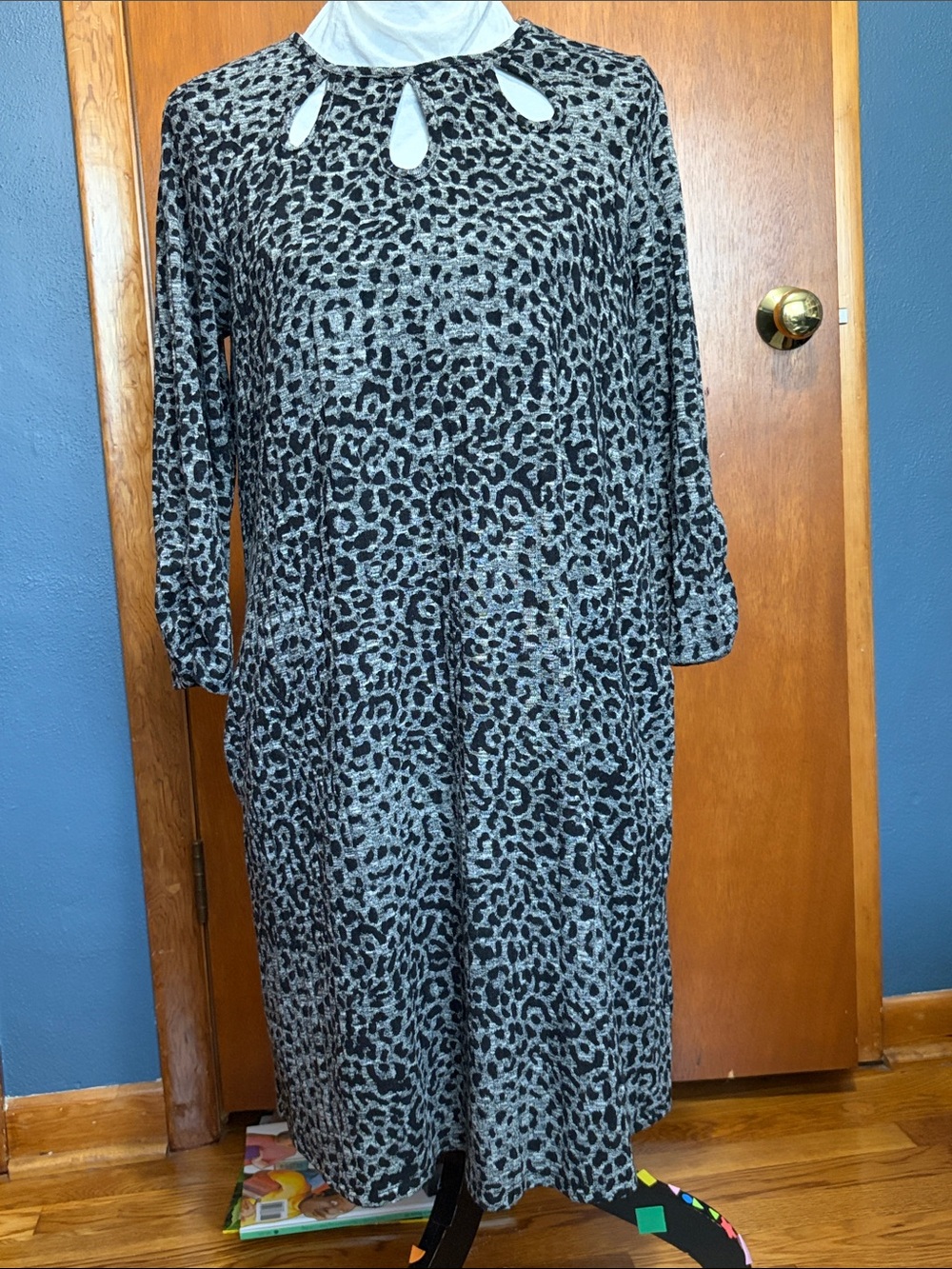 Women's Gray Leopard Print Cutout Neck Dress With Pockets